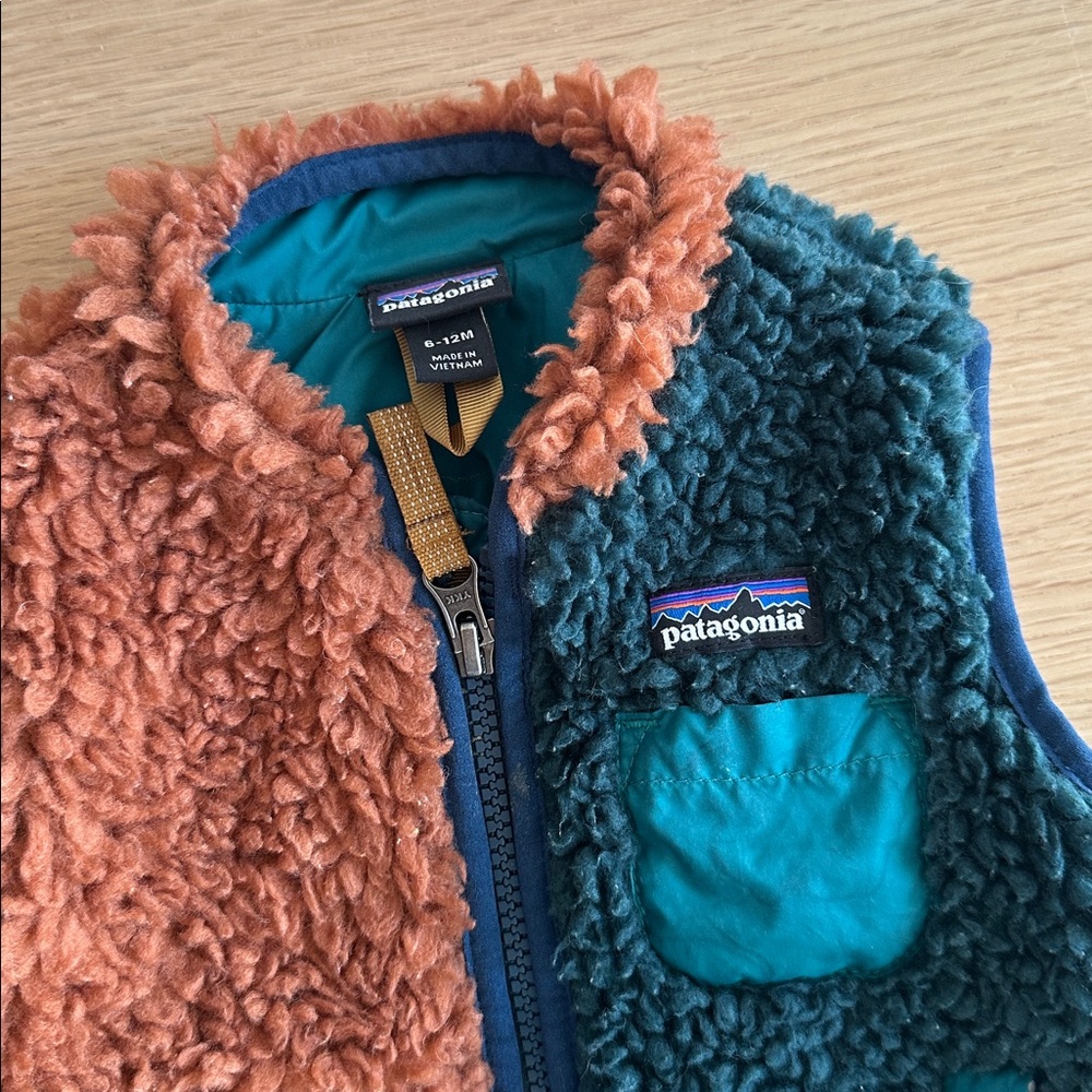 Patagonia Two-Tone baby Sherpa Vest - Picture 2 of 6